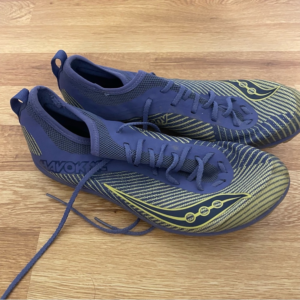 Saucony track spike shoes